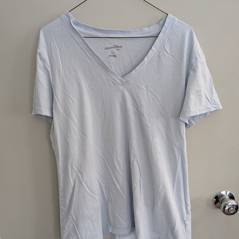 Universal Thread Soft Blue V-Neck Tee Short Sleeve Light Wash Basic Casual XL